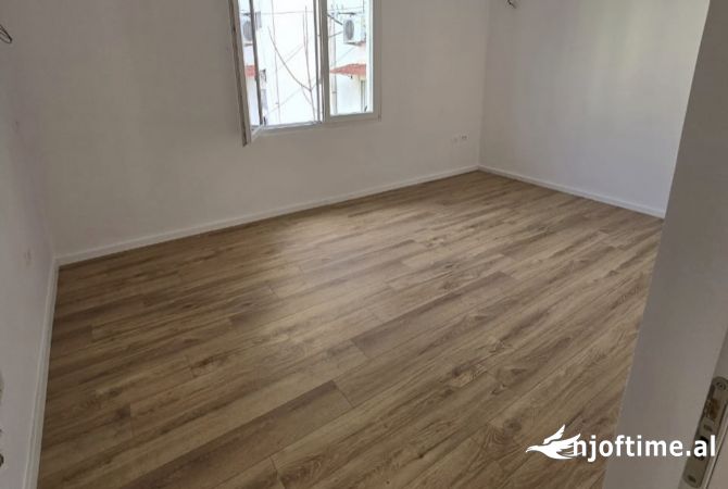 Shtepi ne shitje Apartament ne Tirane, 2+1, Mobilimi Bosh, pa mobiluar, Pagesa 129,000  Euro.