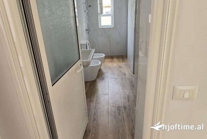 Shtepi ne shitje Apartament ne Tirane, 2+1, Mobilimi Bosh, pa mobiluar, Pagesa 129,000  Euro.