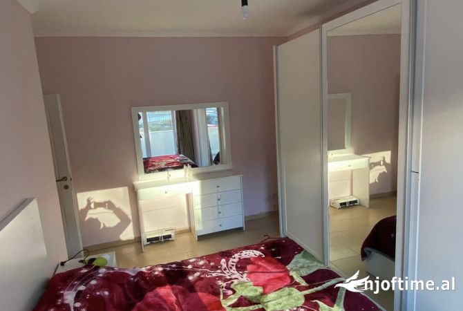 Shtepi me qera Apartament ne Tirane, 2+1, Mobilimi E mobiluar, Pagesa 330  Euro.