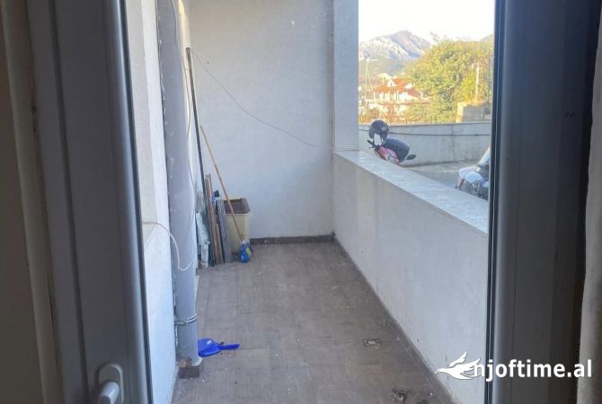 Shtepi me qera Apartament ne Tirane, 2+1, Mobilimi E mobiluar, Pagesa 330  Euro.