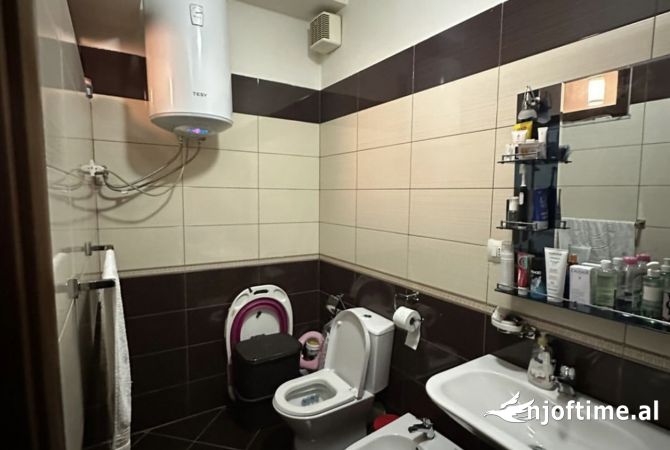 Shtepi ne shitje Apartament ne Tirane, 2+1, Mobilimi E mobiluar, Pagesa 113,000  Euro.