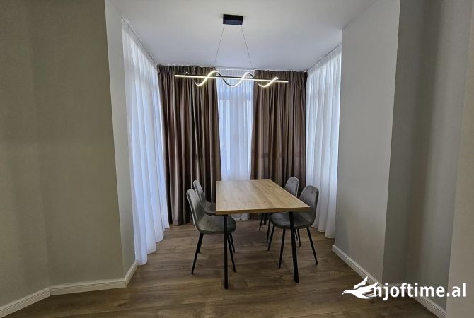 Shtepi ne shitje Apartament ne Tirane, 1+1, Mobilimi E mobiluar, Pagesa 135,000  Euro.