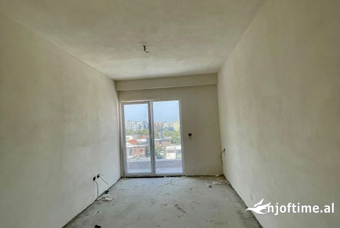 Shtepi ne shitje Apartament ne Tirane, 2+1, Mobilimi E mobiluar, Pagesa 175,530  Euro.