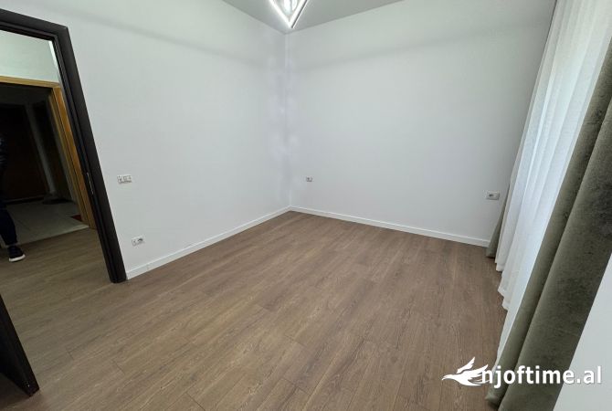 Shtepi ne shitje Apartament ne Tirane, 1+1, Mobilimi Bosh, pa mobiluar, Pagesa 95,000  Euro.
