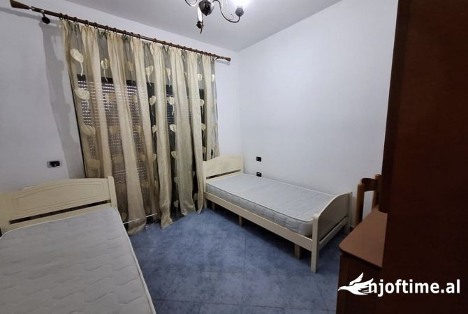 Shtepi me qera Apartament ne Tirane, 2+1, Mobilimi E mobiluar, Pagesa 45,000  Leke.