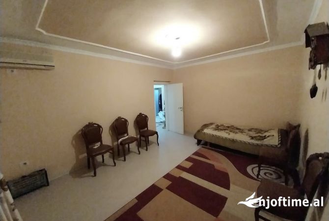 Shtepi ne shitje Apartament ne Tirane, 2+1, Mobilimi E mobiluar, Pagesa 170,000  Euro.