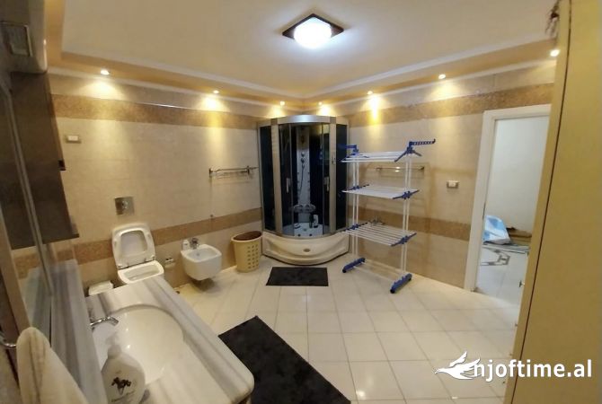 Shtepi ne shitje Apartament ne Tirane, 2+1, Mobilimi E mobiluar, Pagesa 170,000  Euro.