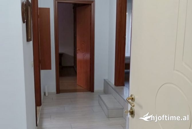 Shtepi me qera Apartament ne Tirane, 2+1, Mobilimi E mobiluar, Pagesa 60,000  Leke.