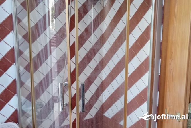 Shtepi me qera Apartament ne Tirane, 2+1, Mobilimi E mobiluar, Pagesa 60,000  Leke.