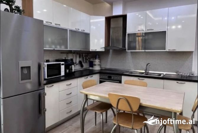 Shtepi me qera 2+1 ne Tirane - 1,100 Euro