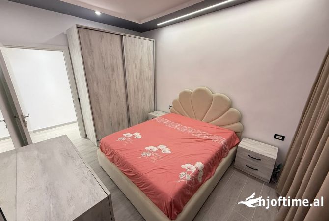 Shtepi ne shitje Apartament ne Tirane, 1+1, Mobilimi E mobiluar, Pagesa 105,000  Euro.