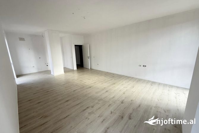 Shtepi me qera Apartament ne Tirane, 2+1, Mobilimi Bosh, pa mobiluar, Pagesa 700  Euro.
