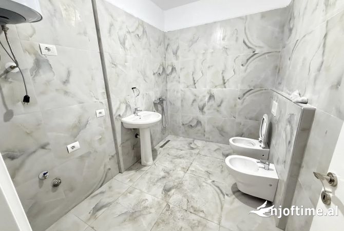 Shtepi me qera Apartament ne Tirane, 2+1, Mobilimi Bosh, pa mobiluar, Pagesa 700  Euro.