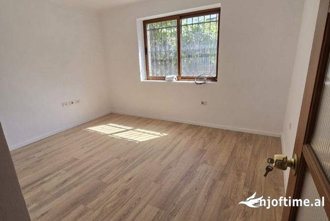 Shtepi ne shitje Apartament ne Tirane, 2+1, Mobilimi Bosh, pa mobiluar, Pagesa 138,000  Euro.