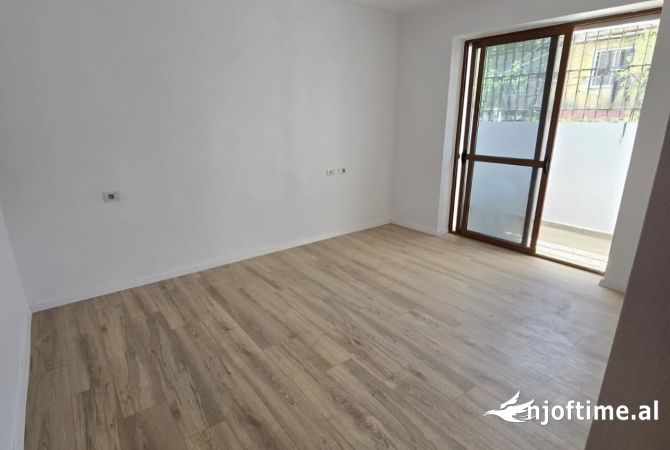 Shtepi ne shitje Apartament ne Tirane, 2+1, Mobilimi Bosh, pa mobiluar, Pagesa 138,000  Euro.