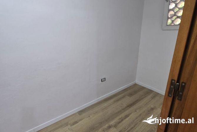 Shtepi ne shitje Apartament ne Tirane, 2+1, Mobilimi Bosh, pa mobiluar, Pagesa 138,000  Euro.