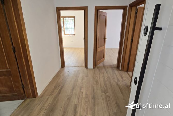 Shtepi ne shitje Apartament ne Tirane, 2+1, Mobilimi Bosh, pa mobiluar, Pagesa 138,000  Euro.