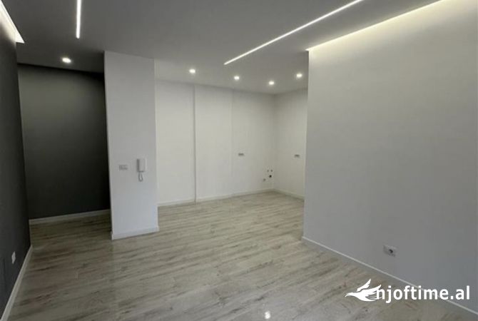 Shtepi ne shitje Apartament ne Tirane, 2+1, Mobilimi Bosh, pa mobiluar, Pagesa 225,000  Euro.