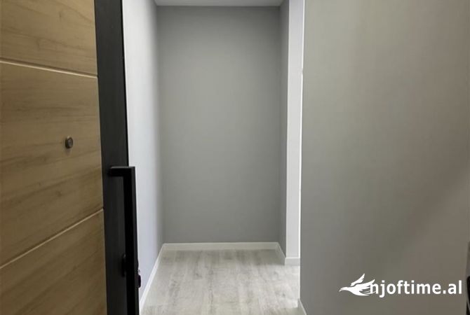 Shtepi ne shitje Apartament ne Tirane, 2+1, Mobilimi Bosh, pa mobiluar, Pagesa 225,000  Euro.