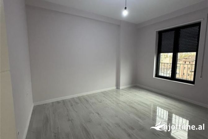 Shtepi ne shitje Apartament ne Tirane, 2+1, Mobilimi Bosh, pa mobiluar, Pagesa 225,000  Euro.