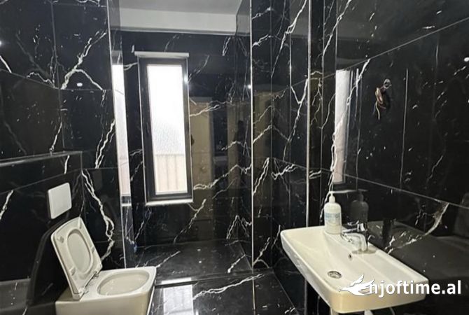 Shtepi ne shitje Apartament ne Tirane, 2+1, Mobilimi Bosh, pa mobiluar, Pagesa 225,000  Euro.