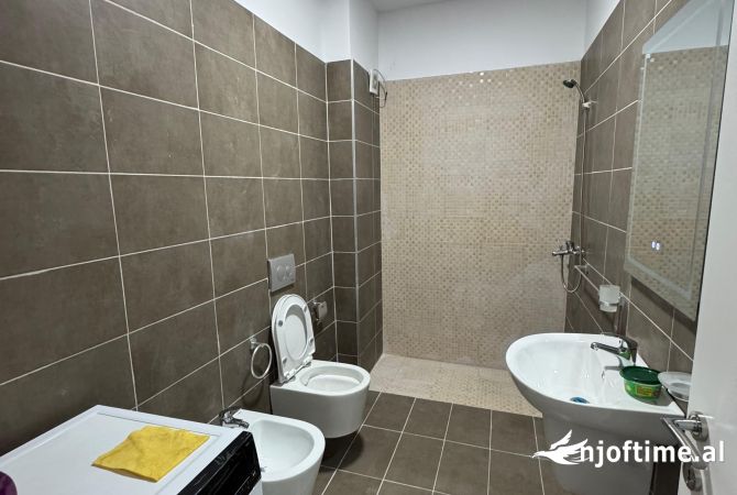 Shtepi me qera Apartament ne Tirane, 1+1, Mobilimi E mobiluar, Pagesa 50,000  Leke.