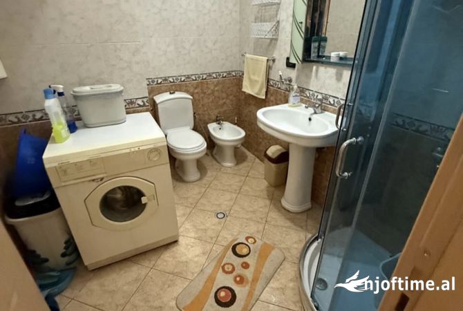 Shtepi me qera Apartament ne Tirane, 2+1, Mobilimi E mobiluar, Pagesa 600  Euro.