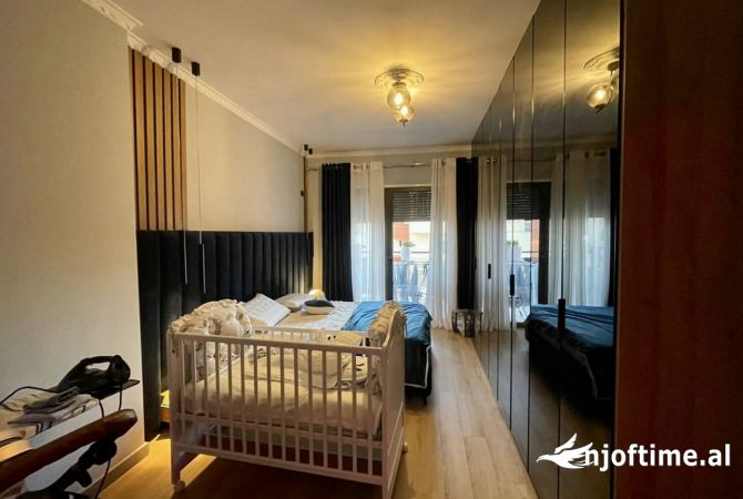 Shtepi ne shitje Apartament ne Tirane, 1+1, Mobilimi E mobiluar, Pagesa 160,000  Euro.