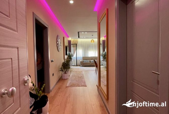 Shtepi ne shitje Apartament ne Tirane, 1+1, Mobilimi E mobiluar, Pagesa 160,000  Euro.