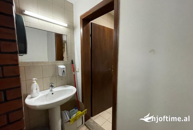 📣 QERA Ambient Biznesi (Zyre) 📍 Prane Gjuheve Te Huaja 🛣️ Rruga e "Elbasanit" ✨ 