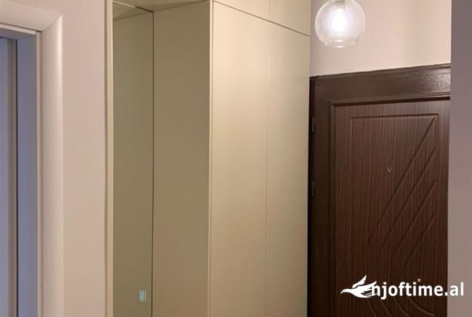 Shtepi ne shitje Apartament ne Tirane, 2+1, Mobilimi E mobiluar, Pagesa 115,000  Euro.