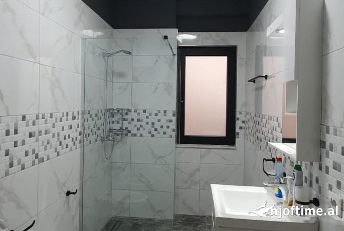 Shtepi me qera Apartament ne Tirane, 1+1, Mobilimi Pjeserisht e mobiluar, Pagesa 550  Euro.