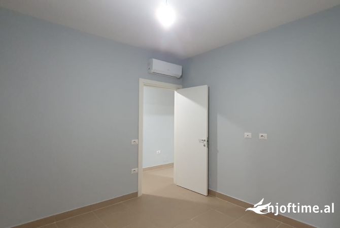 Shtepi me qera Apartament ne Tirane, 1+1, Mobilimi Pjeserisht e mobiluar, Pagesa 550  Euro.