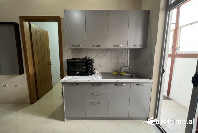 Shtepi me qera Apartament ne Tirane, 1+1, Mobilimi Pjeserisht e mobiluar, Pagesa 35,000  Leke.