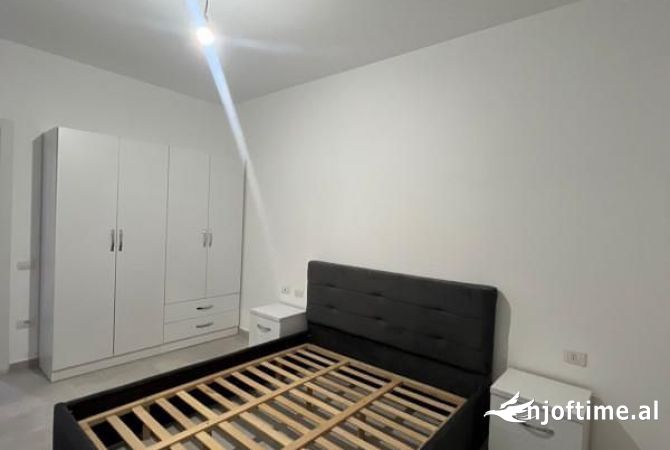 Shtepi me qera Apartament ne Tirane, 1+1, Mobilimi E mobiluar, Pagesa 500  Euro.