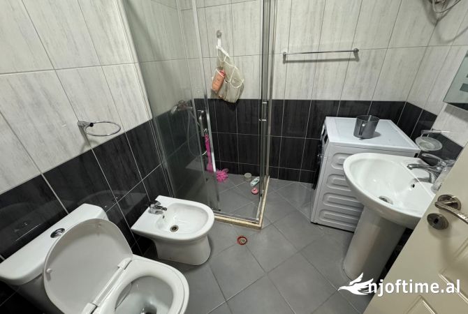 Shtepi me qera Apartament ne Tirane, 2+1, Mobilimi E mobiluar, Pagesa 700  Euro.