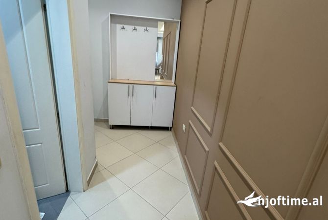 Shtepi me qera Apartament ne Tirane, 2+1, Mobilimi E mobiluar, Pagesa 700  Euro.
