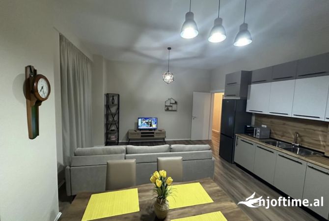 Shtepi me qera Apartament ne Tirane, 2+1, Mobilimi E mobiluar, Pagesa 800  Euro.