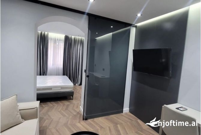Shtepi ne shitje Apartament ne Tirane, 1+1, Mobilimi E mobiluar, Pagesa 259,000  Euro.