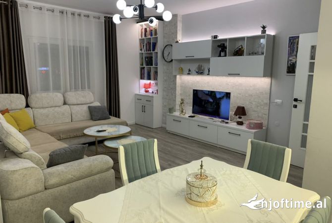 Shtepi me qera 2+1 ne Tirane - 1,000 Euro