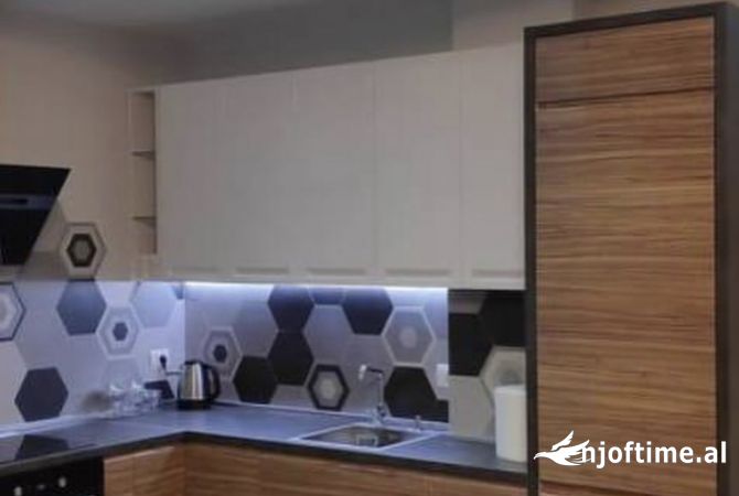 Shtepi me qera Apartament ne Tirane, 2+1, Mobilimi E mobiluar, Pagesa 1,200  Euro.