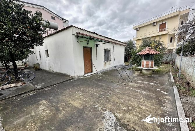 Shtepi ne shitje Shtepi Private ne Tirane, 3+1, Mobilimi E mobiluar, Pagesa 650,000  Euro.