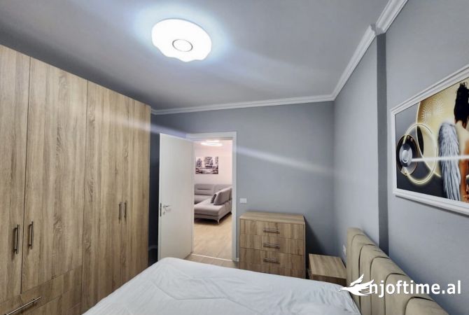 Shtepi me qera Apartament ne Tirane, 1+1, Mobilimi E mobiluar, Pagesa 40,000  Leke.