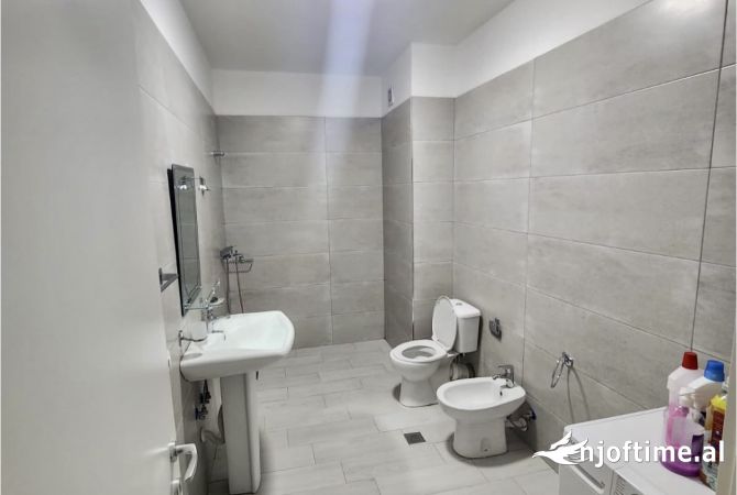 Shtepi me qera Apartament ne Tirane, 1+1, Mobilimi E mobiluar, Pagesa 40,000  Leke.