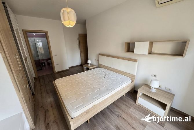 Shtepi me qera Apartament ne Tirane, 2+1, Mobilimi E mobiluar, Pagesa 700  Euro.