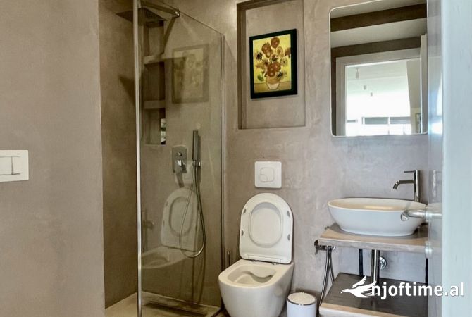 Shtepi ne shitje Apartament ne Tirane, 2+1, Mobilimi E mobiluar, Pagesa 370,000  Euro.