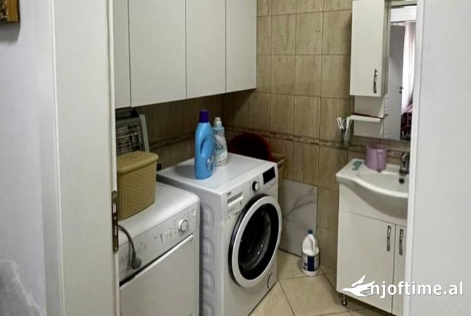Shtepi ne shitje Apartament ne Tirane, 3+1, Mobilimi E mobiluar, Pagesa 170,000  Euro.
