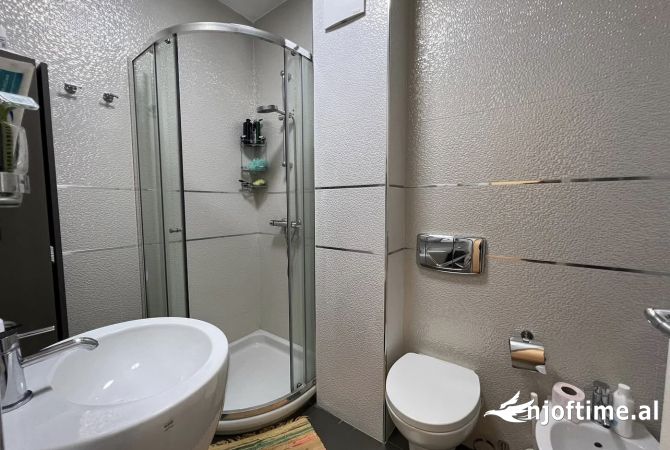 Shtepi me qera Apartament ne Tirane, 2+1, Mobilimi E mobiluar, Pagesa 1,500  Euro.