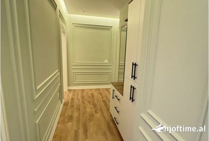 Shtepi me qera Apartament ne Tirane, 3+1, Mobilimi E mobiluar, Pagesa 1,000  Euro.