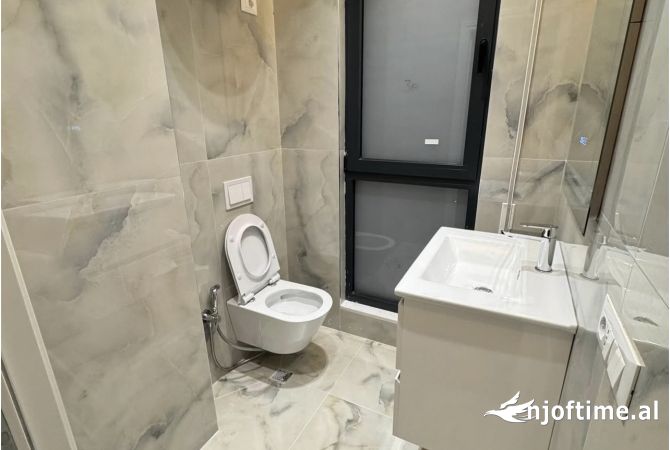 Shtepi me qera Apartament ne Tirane, 3+1, Mobilimi E mobiluar, Pagesa 1,000  Euro.